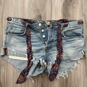 We Are Free | Free People | Denim Shorts | size 28
